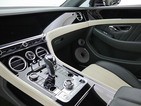 Used 2024 Bentley Continental GT V8 image 30