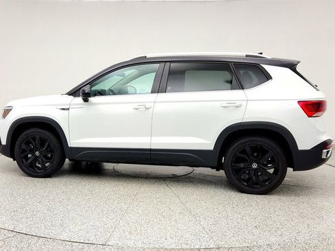 Used 2023 Volkswagen Taos SE w/ Panoramic Sunroof Package image 8