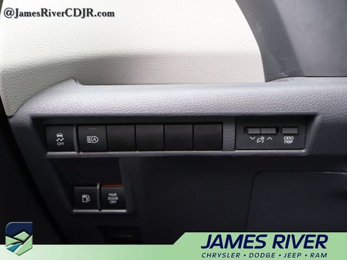 Used 2024 Toyota Sienna LE FWD image 29