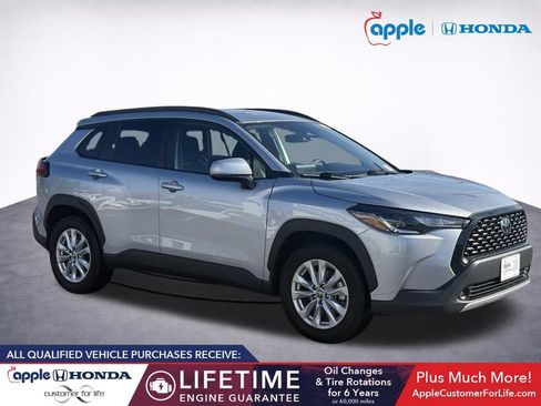 Used 2024 Toyota Corolla Cross LE AWD/4WD image 1