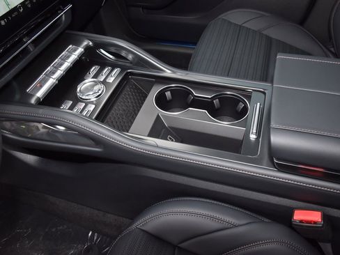 New 2026 Lincoln Nautilus Reserve AWD/4WD image 32