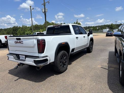 Used 2024 GMC Sierra 2500 AT4 w/ AT4 Premium Plus Package AWD/4WD image 3