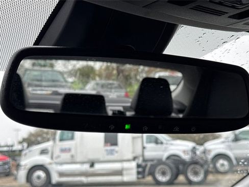 Used 2021 Toyota Camry XLE w/ Navigation Upgrade Package image 25