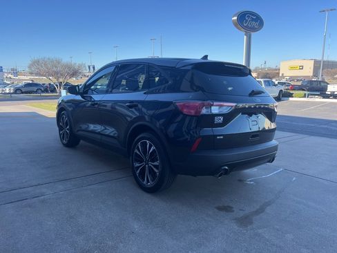 Used 2022 Ford Escape SE w/ SE Sport Appearance Package image 5