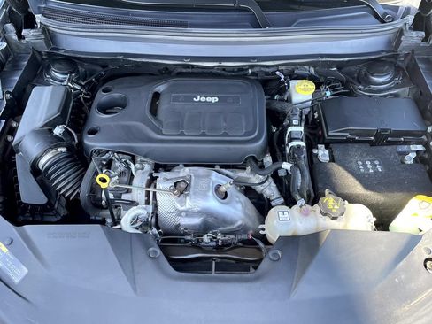 Used 2022 Jeep Cherokee Latitude Lux AWD/4WD image 8