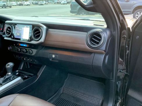Used 2020 Toyota Tacoma Limited image 18
