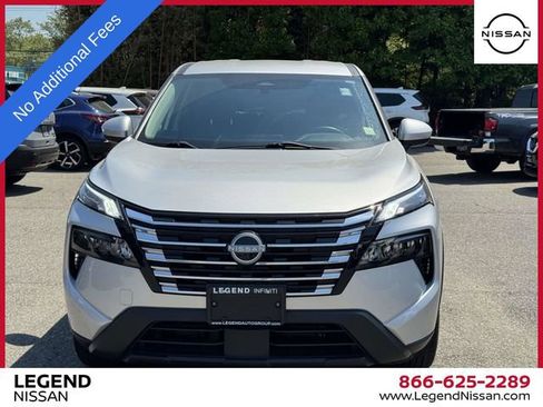 Used 2024 Nissan Rogue SV AWD/4WD image 2