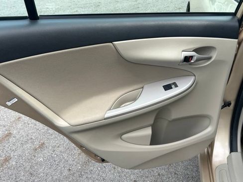 Used 2013 Toyota Corolla LE FWD image 21