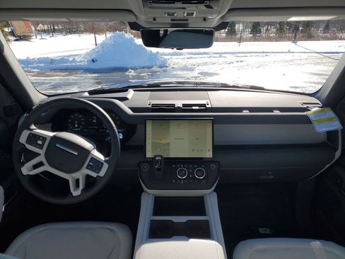 Used 2026 Land Rover Defender 110 X-Dynamic SE AWD/4WD image 24