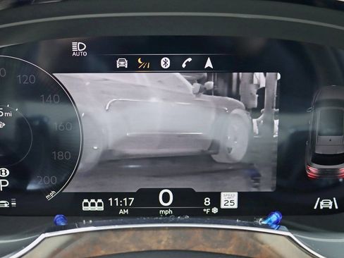 Used 2022 Bentley Bentayga V8 image 19