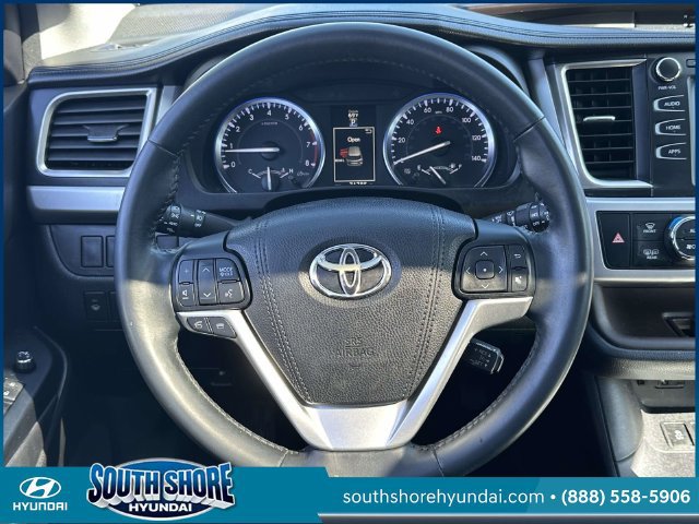 Used 2016 Toyota Highlander XLE AWD/4WD image 17