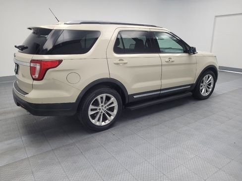 Used 2018 Ford Explorer XLT w/ Equipment Group 202A FWD image 10