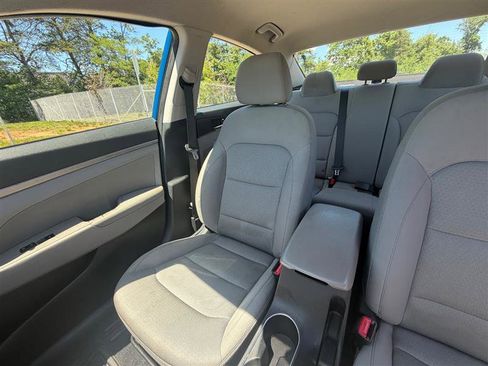 Used 2017 Hyundai Elantra SE FWD image 11