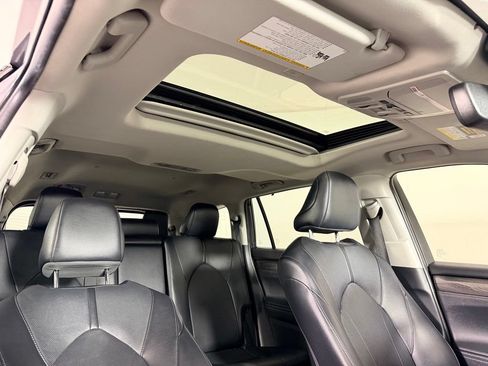 Used 2024 Toyota Highlander Limited FWD image 36