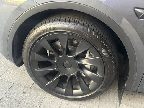 Used 2024 Tesla Model Y Long Range RWD image 53