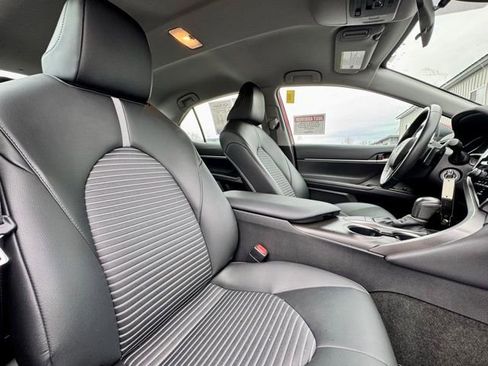 Used 2023 Toyota Camry SE image 13