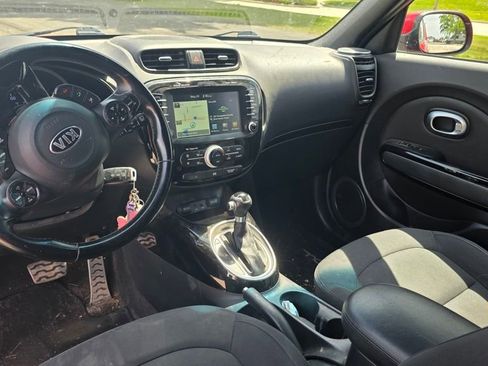 Used 2015 Kia Soul ! w/ Sun & Sound Package FWD image 4