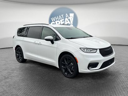 Used 2023 Chrysler Pacifica Touring-L w/ S Appearance Package