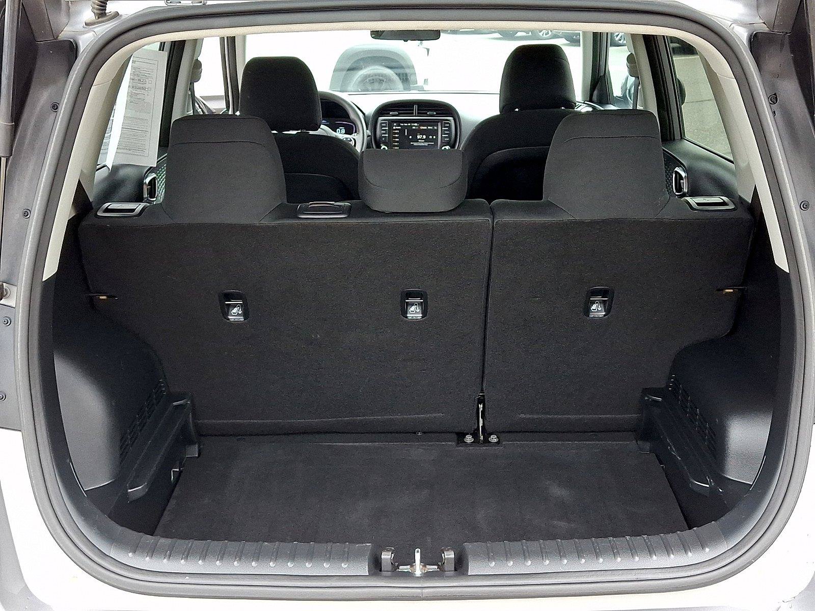 Used 2023 Kia Soul LX w/ Option Group 015 FWD image 28