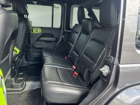 Used 2018 Jeep Wrangler Unlimited Sahara AWD/4WD image 16