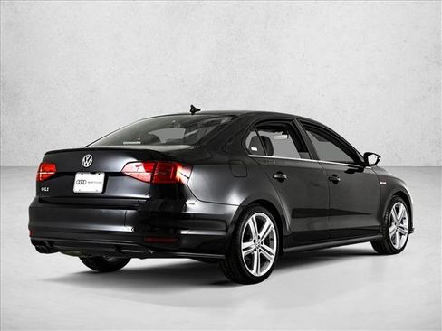 Used 2017 Volkswagen Jetta GLI image 5