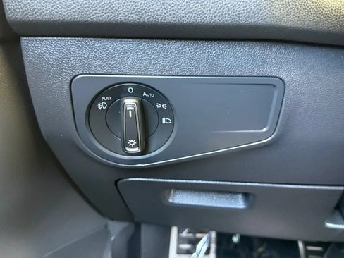 Used 2019 Volkswagen Tiguan SEL R-Line AWD/4WD image 39