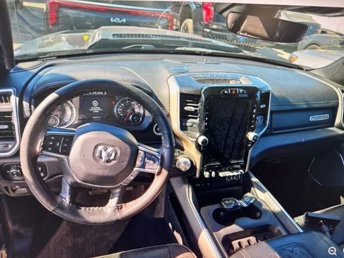 Used 2019 RAM 1500 Laramie AWD/4WD image 6