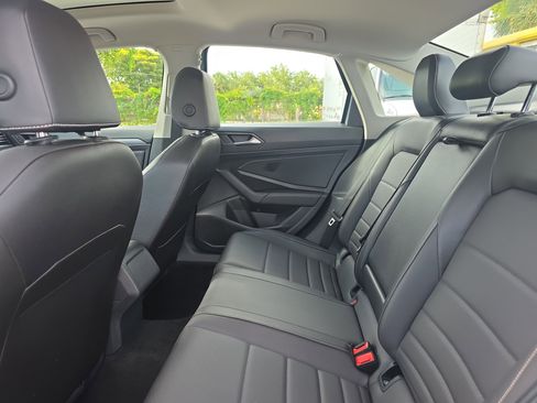 Used 2022 Volkswagen Jetta SE w/ Panoramic Sunroof Package FWD image 16