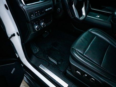 Used 2021 GMC Yukon XL Denali image 17