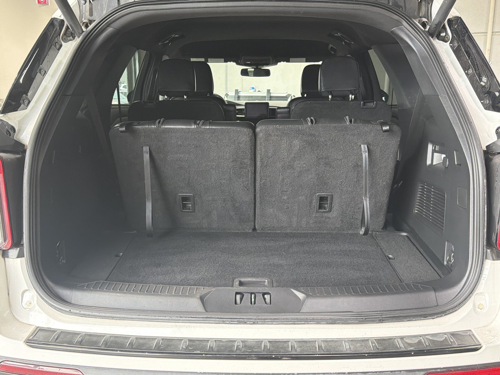 Used 2022 Ford Explorer ST-Line AWD/4WD image 12