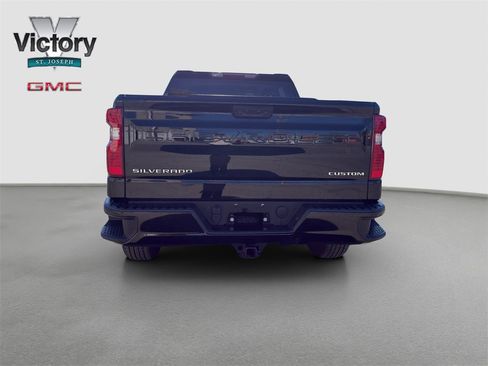 Used 2023 Chevrolet Silverado 1500 Custom image 14