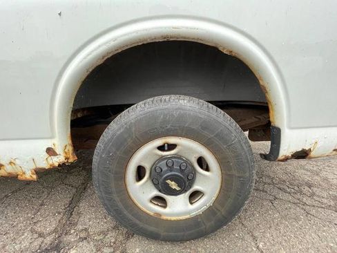 Used 2004 Chevrolet Express 2500 image 14