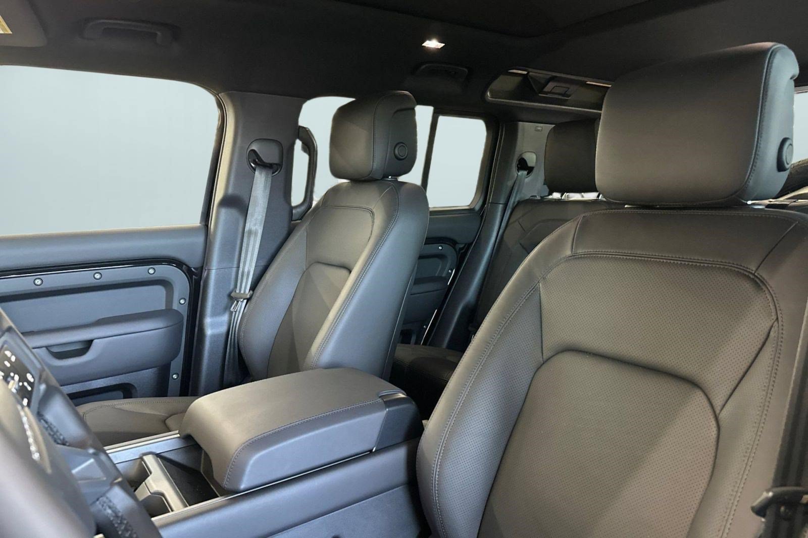 New 2026 Land Rover Defender 110 X-Dynamic SE AWD/4WD image 30