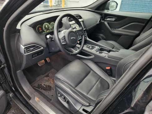 Used 2017 Jaguar F-PACE R-Sport image 7