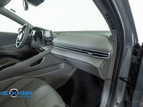 Used 2021 Hyundai Elantra SEL image 37