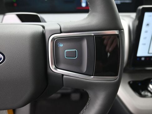 New 2025 Ford Expedition Active image 7