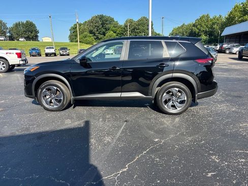 Used 2025 Nissan Rogue SV FWD image 8