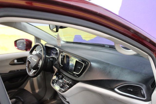 Used 2017 Chrysler Pacifica Touring-L Plus w/ Tire & Wheel Group FWD image 12
