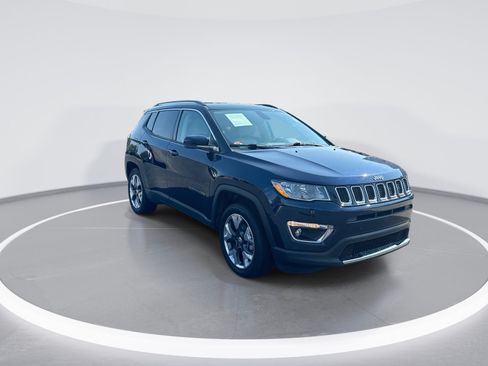 Used 2018 Jeep Compass Limited w/ Navigation Group FWD image 2