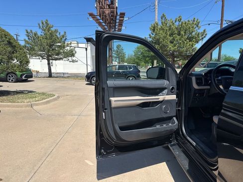 Used 2024 Ford Expedition Max Limited image 8