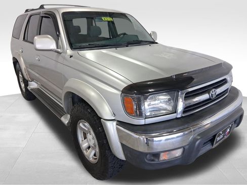 Used 2000 Toyota 4Runner SR5 image 4