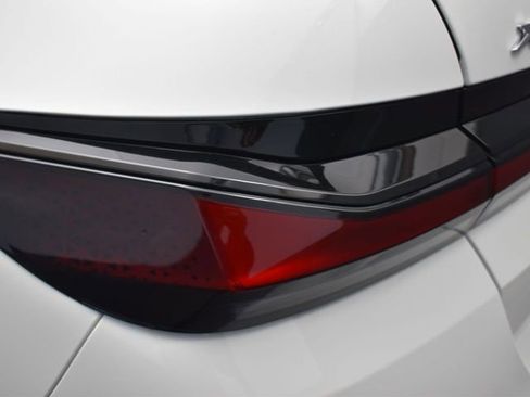 Certified 2024 BMW 750e xDrive w/ Executive Package image 27