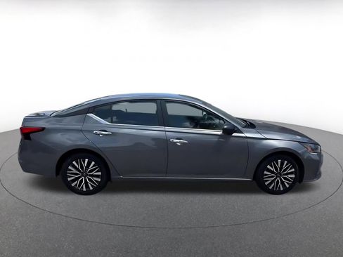Used 2025 Nissan Altima 2.5 SV FWD image 16
