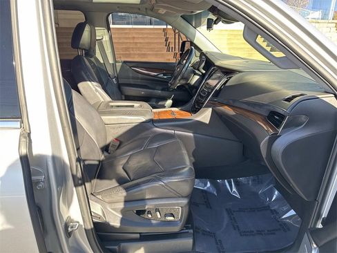 Used 2018 Cadillac Escalade ESV Premium Luxury image 11