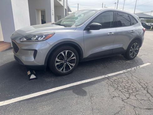 Used 2022 Ford Escape SE w/ SE Sport Appearance Package FWD image 1