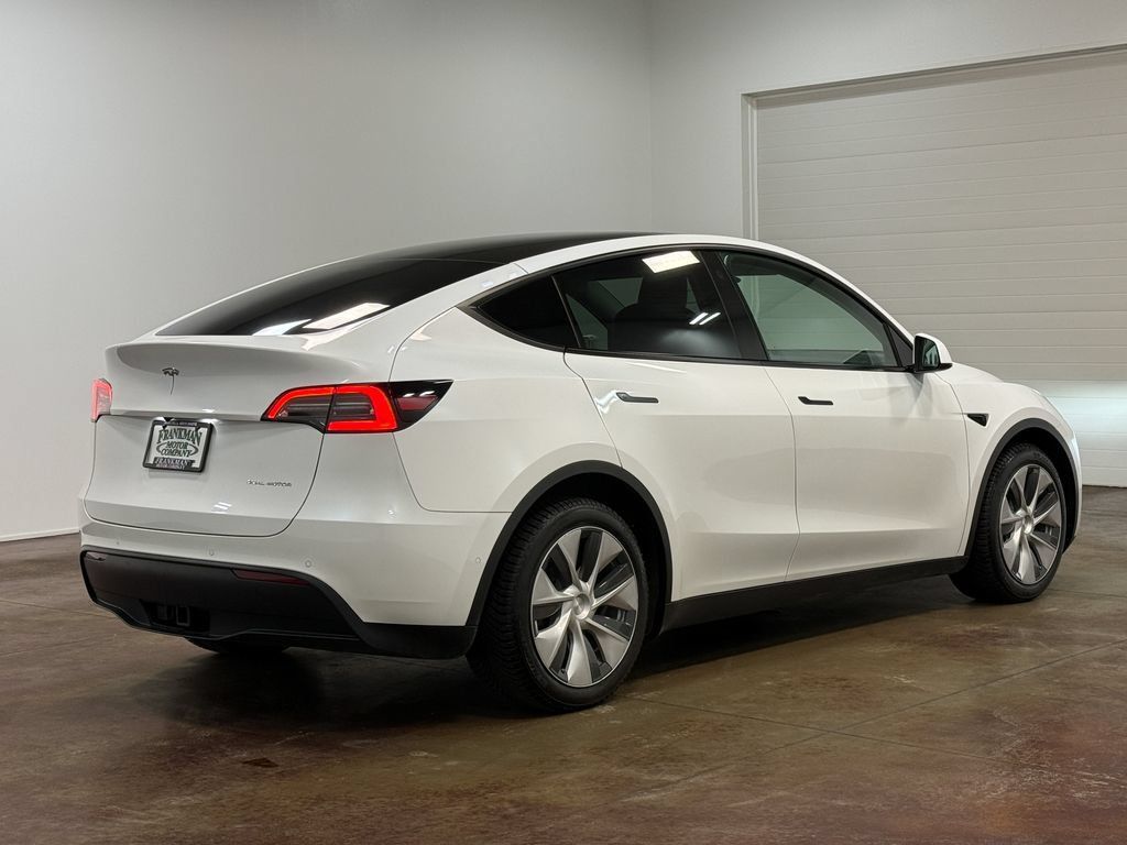 Used 2021 Tesla Model Y Long Range AWD/4WD image 4