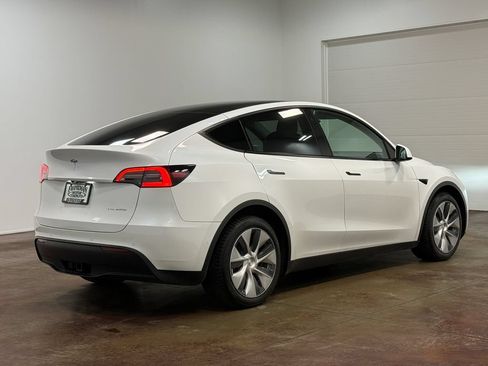 Used 2021 Tesla Model Y Long Range AWD/4WD image 4
