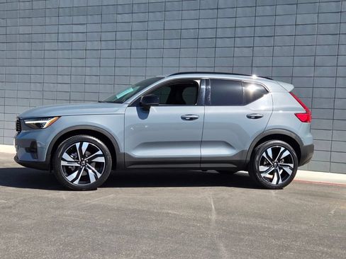 Used 2023 Volvo XC40 B5 Ultimate w/ Climate Package AWD/4WD image 2