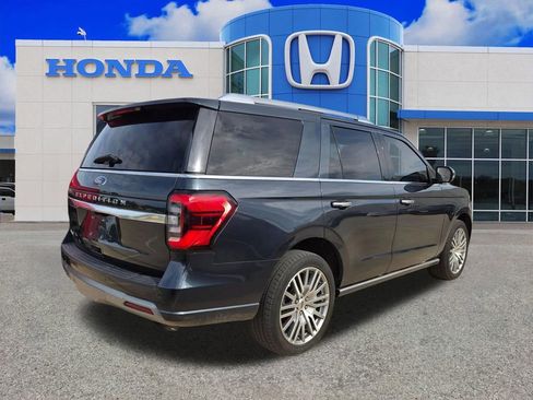 Used 2022 Ford Expedition Platinum AWD/4WD image 2