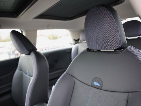 Used 2025 MINI Cooper 2-Door Hardtop image 15